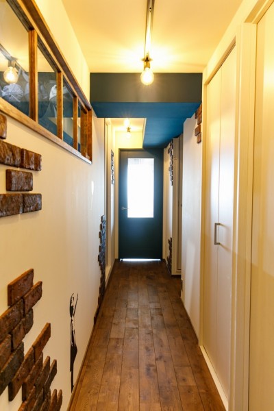 廊下 (青に魅せられたBrooklyn House)