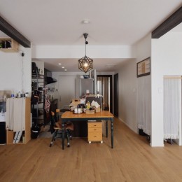 壁付けキッチンで空間を有効活用 (DIY好き夫婦の これからの2人暮らし)