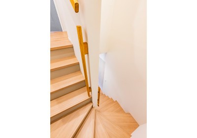 階段 (Westport - 北欧家具がセンスよく並ぶ、笑顔の波の広がる湊)