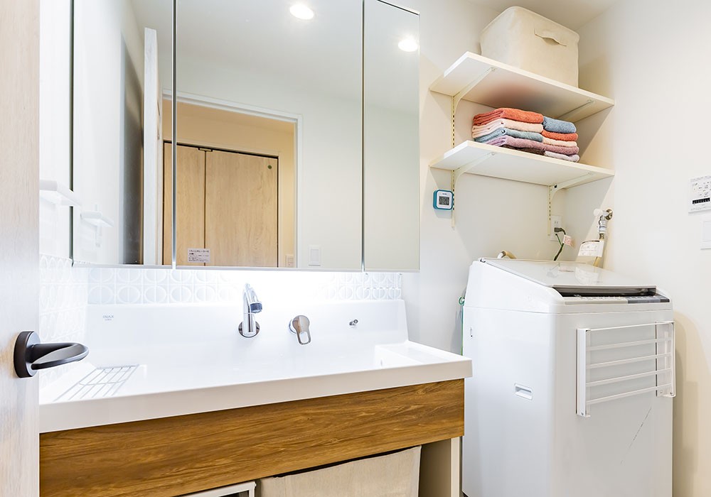 バス/トイレ事例：洗面台（Westport - 北欧家具がセンスよく並ぶ、笑顔の波の広がる湊）