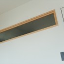 オーク材フローリング＆天井板張りで木の温もりあるリビングの写真 ベッドルーム