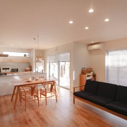 『受け継がれる家』 (ダイニングキッチンとリビングを一つの空間で開放的に（LDK）)