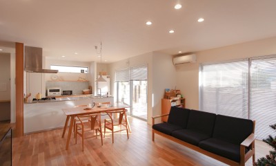 『受け継がれる家』 (ダイニングキッチンとリビングを一つの空間で開放的に（LDK）)