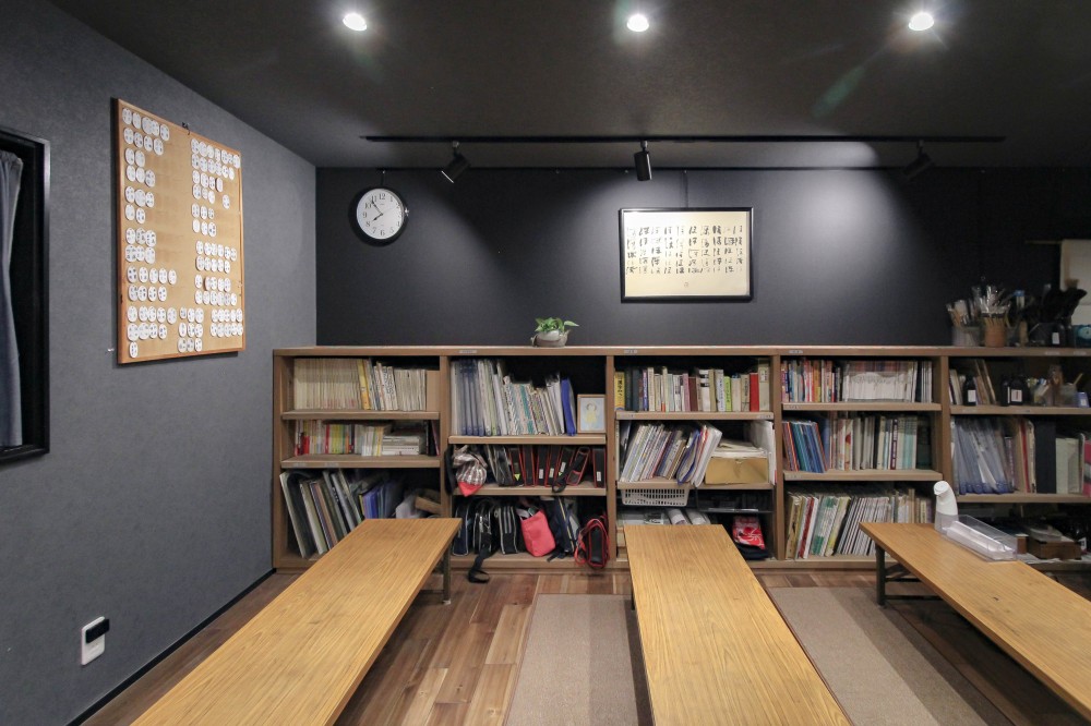 書道教室の我が家がもっと皆に愛される空間にリノベーション (教室は生徒さん一人一人が集中するスペースになるように)