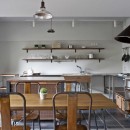 ZARAZARA House～壁・床・家具それぞれの素材を楽しむ、質感の高い空間～の写真 ダイニングキッチン