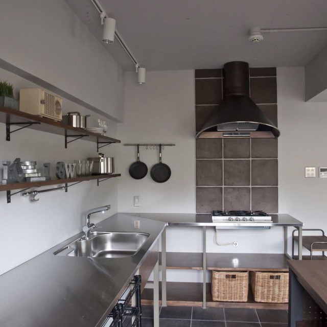 キッチン事例：キッチン（ZARAZARA House～壁・床・家具それぞれの素材を楽しむ、質感の高い空間～）