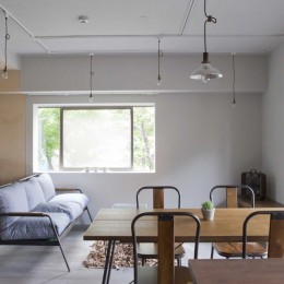 リビングダイニング (ZARAZARA House～壁・床・家具それぞれの素材を楽しむ、質感の高い空間～)