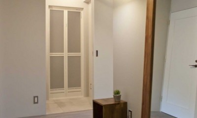 玄関｜ZARAZARA House～壁・床・家具それぞれの素材を楽しむ、質感の高い空間～