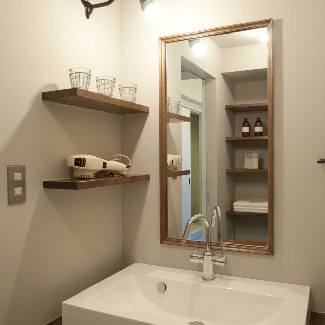 バス/トイレ事例：洗面（ZARAZARA House～壁・床・家具それぞれの素材を楽しむ、質感の高い空間～）