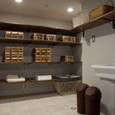 ZARAZARA House～壁・床・家具それぞれの素材を楽しむ、質感の高い空間～の写真 家事部屋