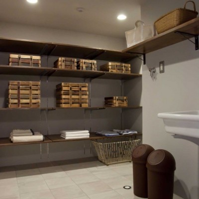 家事部屋 (ZARAZARA House～壁・床・家具それぞれの素材を楽しむ、質感の高い空間～)