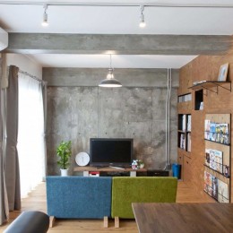 decoboco～メゾネットタイプのマンションリノベーション。凸凹（デコボコ）壁収納で魅せるデザインに。～