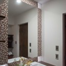 decoboco～メゾネットタイプのマンションリノベーション。凸凹（デコボコ）壁収納で魅せるデザインに。～の写真 洗面