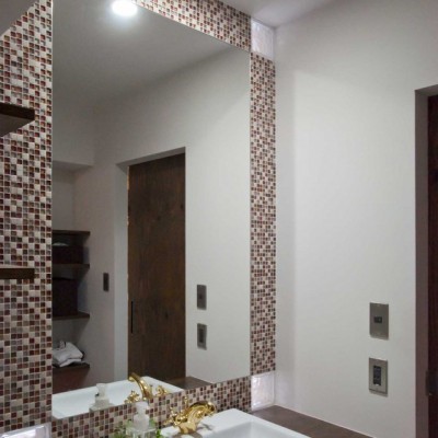 洗面 (decoboco～メゾネットタイプのマンションリノベーション。凸凹（デコボコ）壁収納で魅せるデザインに。～)