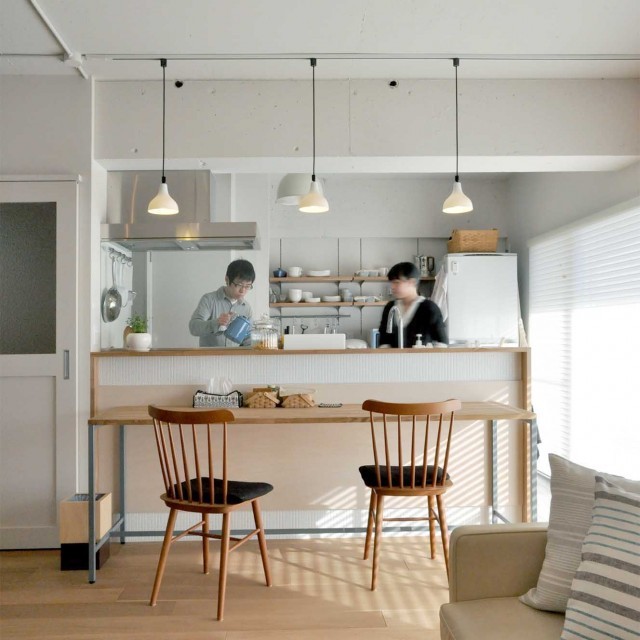 キッチン事例：ダイニングキッチン（yururi～ゆるりとした時間が流れる住まい。白と木目に囲まれたシンプル＆クリーンな空間に。～）