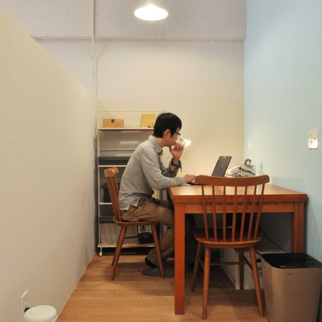 書斎事例：ワークスペース（yururi～ゆるりとした時間が流れる住まい。白と木目に囲まれたシンプル＆クリーンな空間に。～）