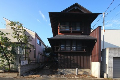 道路側の外観 (世田谷のコッテイジ、趣味のガーデニングの小さな住まいから多世代住宅へのリノベーション)