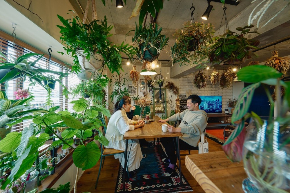 家族でつくる、植物カフェ空間 (グリーンに癒されるダイニング)