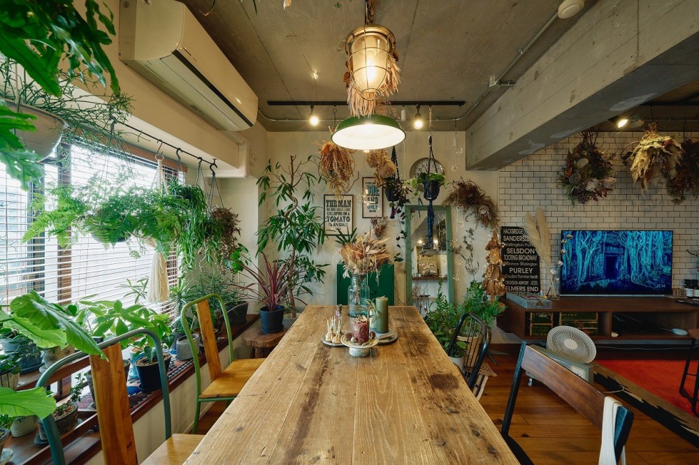 家族でつくる、植物カフェ空間 (一目惚れしたオーダーテーブル)
