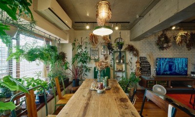 一目惚れしたオーダーテーブル｜家族でつくる、植物カフェ空間