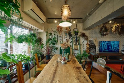 家族でつくる、植物カフェ空間 (一目惚れしたオーダーテーブル)
