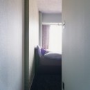 自分らしい終の棲家　～回遊間取りで開放的な1ルームスタイルに～の写真 寝室からサニタリーへ