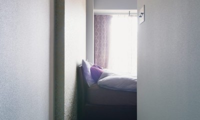 自分らしい終の棲家　～回遊間取りで開放的な1ルームスタイルに～ (寝室からサニタリーへ)