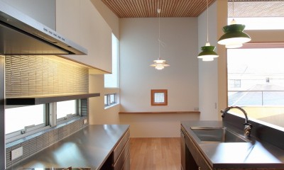 キッチン｜天蓋のある家『内・外を覆う格子天井』