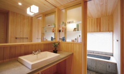 檜と十和田石の洗面・浴室｜SKY FIELD HOUSE『現代古民家』