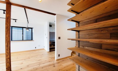 木造戸建て住宅インダストリアルリノベーション－土間スペースのある家 (玄関ホール)