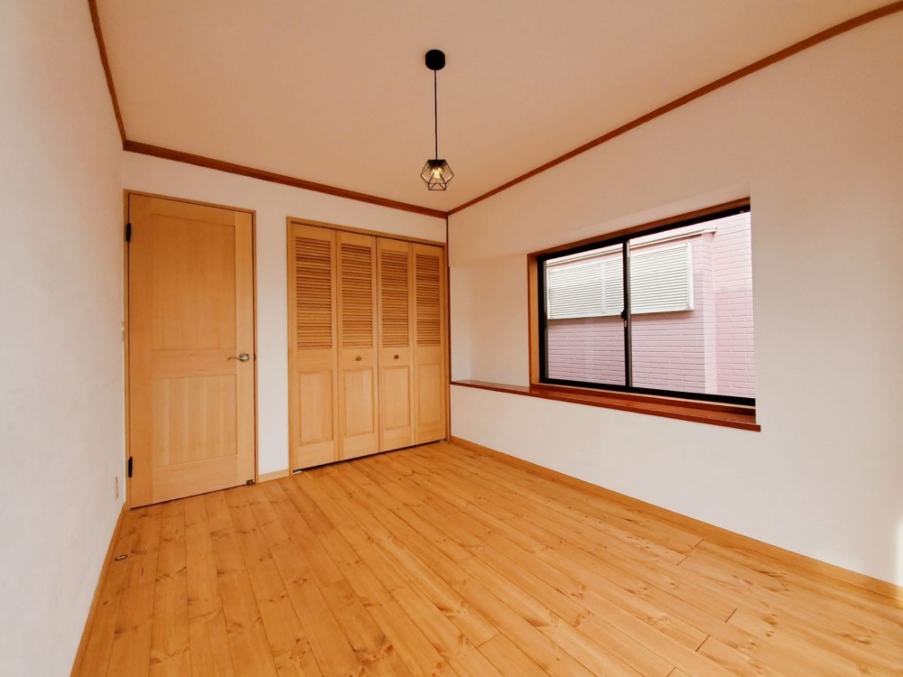 木造戸建て住宅インダストリアルリノベーション－土間スペースのある家 (2階寝室)