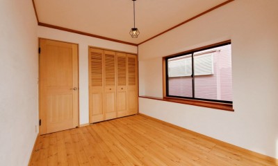 木造戸建て住宅インダストリアルリノベーション－土間スペースのある家 (2階寝室)