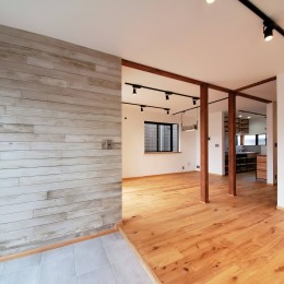 木造戸建て住宅インダストリアルリノベーション－土間スペースのある家 (リビング)
