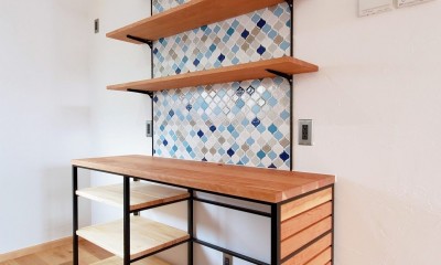 木造戸建て住宅インダストリアルリノベーション－土間スペースのある家 (キッチン)