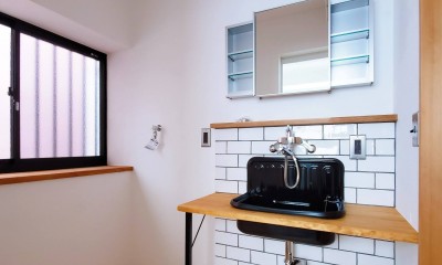 洗面脱衣室｜木造戸建て住宅インダストリアルリノベーション－土間スペースのある家