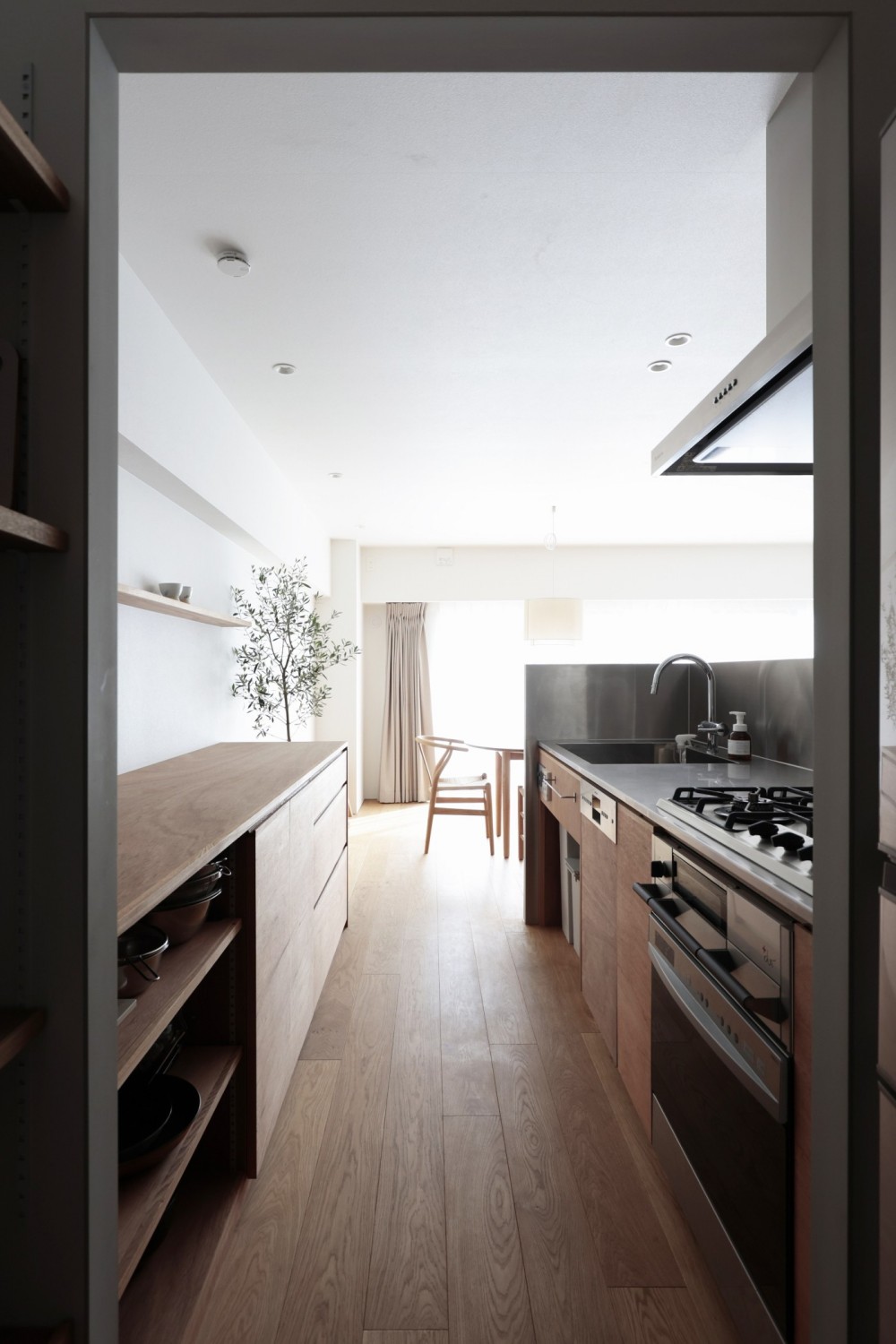 桃山台のマンションリフォーム／個室は控えめに、家族の居場所は最大限に (キッチン)