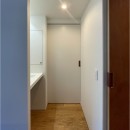 桃山台のマンションリフォーム／個室は控えめに、家族の居場所は最大限にの写真 洗面コーナー