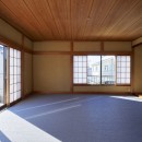 湘南平塚の家〜窓辺を豊かな居場所に変えた賃貸用のリノベーション〜の写真 明るく開放的な和室