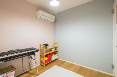 子供部屋 (ぬくもりがあふれる家族のためのインダストリアル空間)