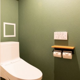 ぬくもりがあふれる家族のためのインダストリアル空間 (トイレ)