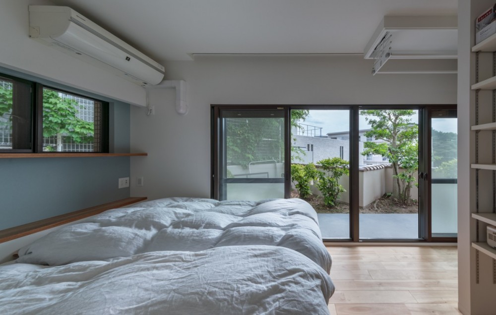 凹凸の多い間取り/庭付きマンションのポテンシャルを引き出すフルリノベーション (気持ちの良い寝室)