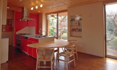 上尾の家-二世帯住宅へのリフォーム (半円形のテーブルを持つダイニング・キッチン)