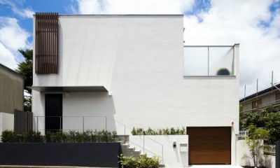 シンプルな外観デザイン｜中庭に開く家／神奈川県横浜市