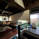 世田谷のコッテイジ、趣味のガーデニングの小さな住まいから多世代住宅へのリノベーションの写真 階段から客間上段の間