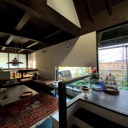 世田谷のコッテイジ、趣味のガーデニングの小さな住まいから多世代住宅へのリノベーション (階段から客間上段の間)