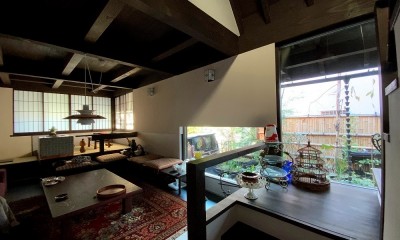 世田谷のコッテイジ、趣味のガーデニングの小さな住まいから多世代住宅へのリノベーション (階段から客間上段の間)