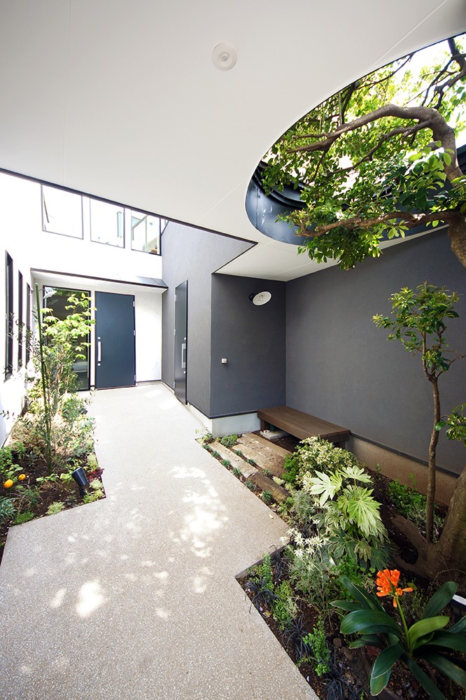 TERAJIMA ARCHITECTS【テラジマアーキテクツ】「世帯をつなぐ通り土間のある家／東京都世田谷区」