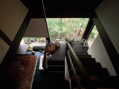 階段室２階からの見下ろし (世田谷のコッテイジ、趣味のガーデニングの小さな住まいから多世代住宅へのリノベーション)