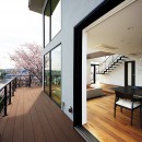 眺望の家／神奈川県横浜市の写真 建物を囲むデッキスペース