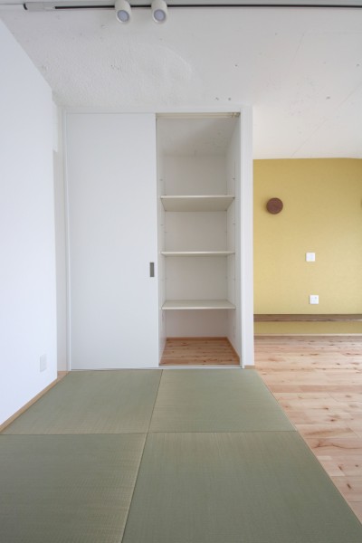 リビングに畳スペース (お気に入りの家具と色に包まれて北欧ライクに暮らす)